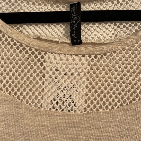 Cute T Beige with Mesh around neck - Picture 5 of 6